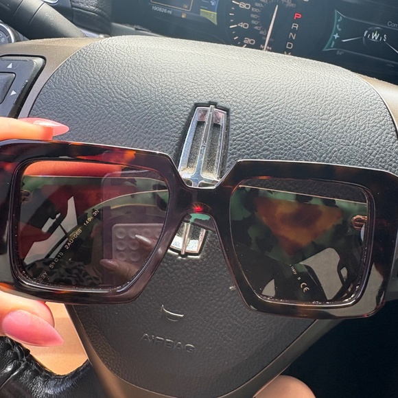 Prada sunglasses - Picture 5 of 5